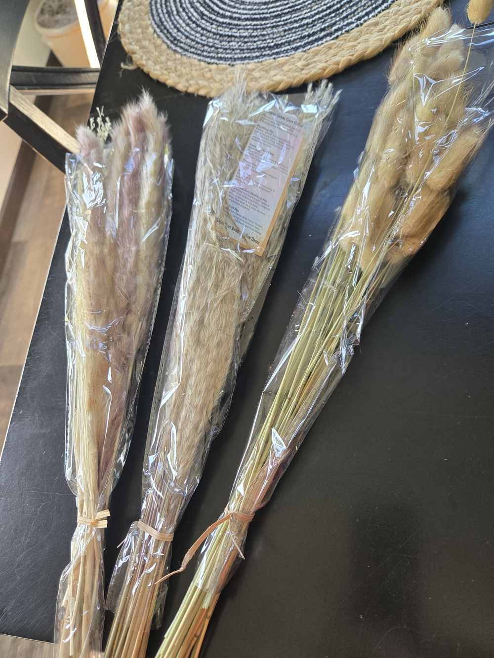 Natural Dried Pampas Grass Bundle - Neutral Tones - Picture 2 of 5
